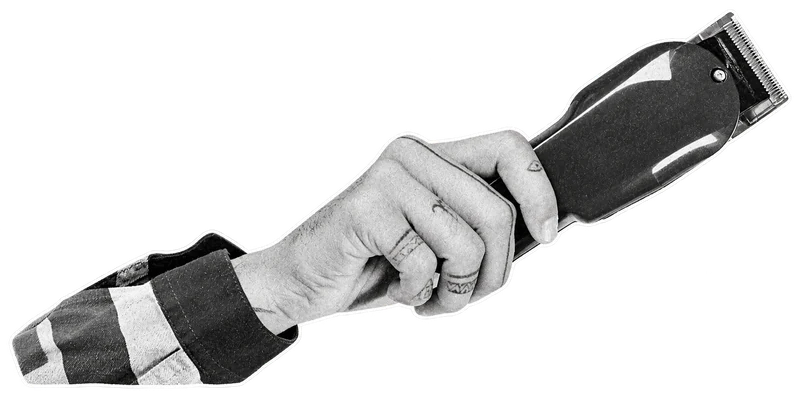Mano con una máquina de cortar el pelo, en blanco y negro